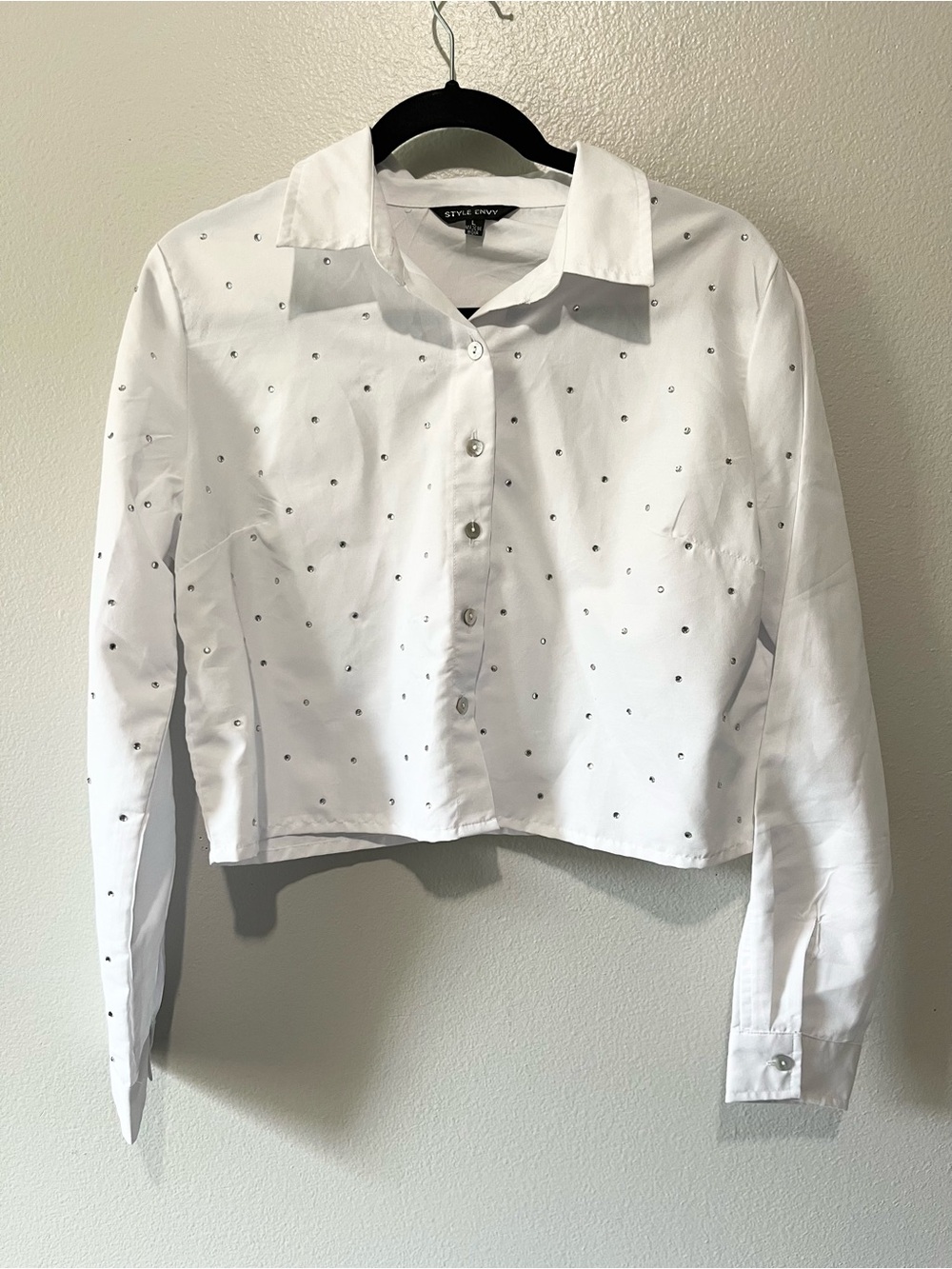 STYLE ENVY White Long Sleeve Cropped Button Up Blouse Size L